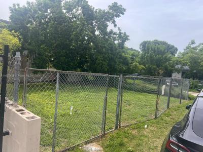 7717 NE 1st Ave, Miami, Florida 33138, USA