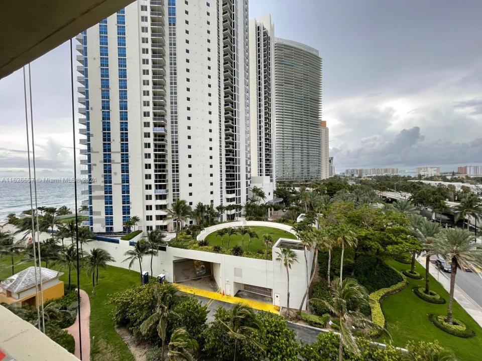 19201 Collins Ave 640, Sunny Isles Beach, Florida 33160, USA