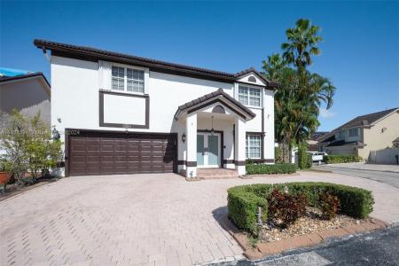 7949 NW 188th Ter, Hialeah, Florida 33015, USA