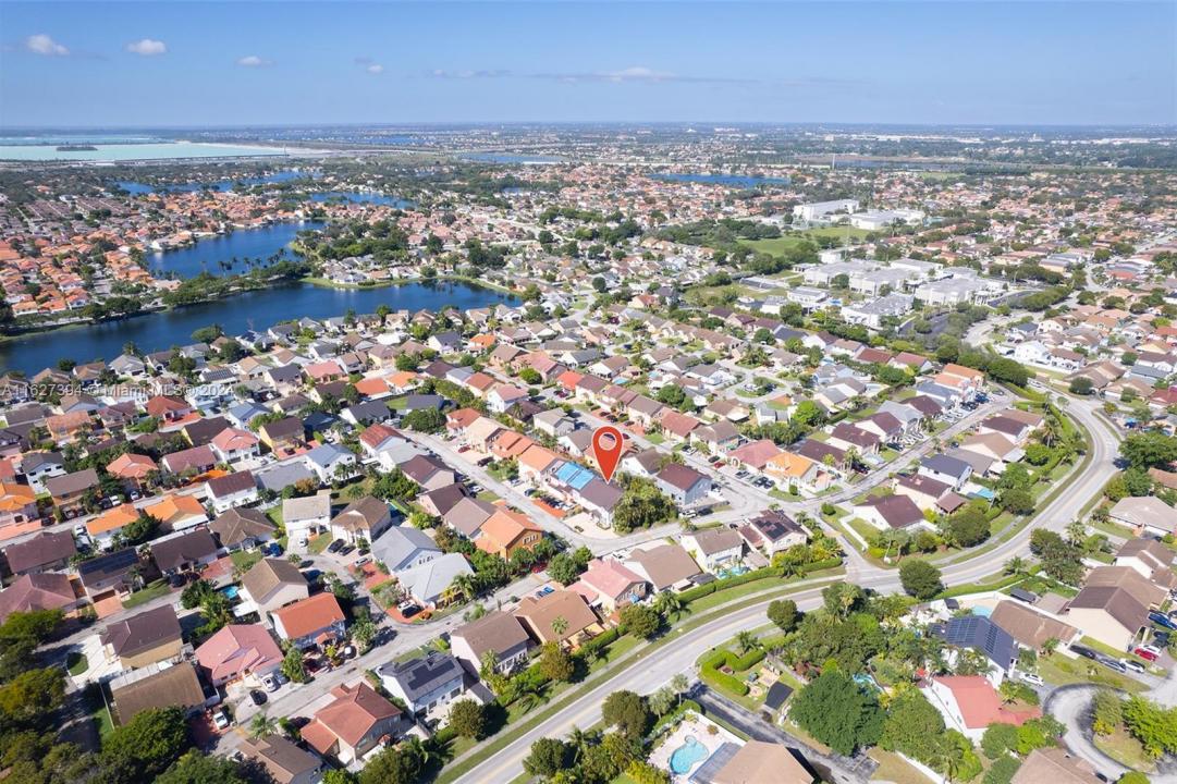 7949 NW 188th Ter, Hialeah, 佛羅里達州 33015, 美國