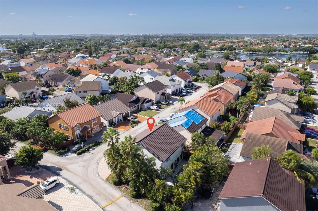 7949 NW 188th Ter, Hialeah, 佛羅里達州 33015, 美國