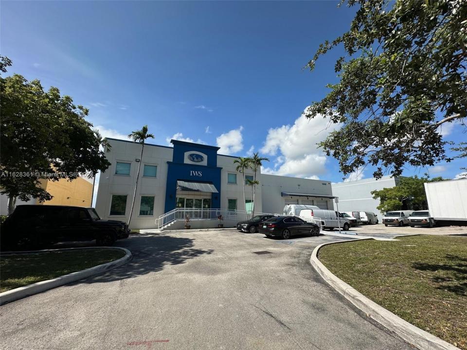 10815 NW 33rd St, Doral, Floryda 33172, USA