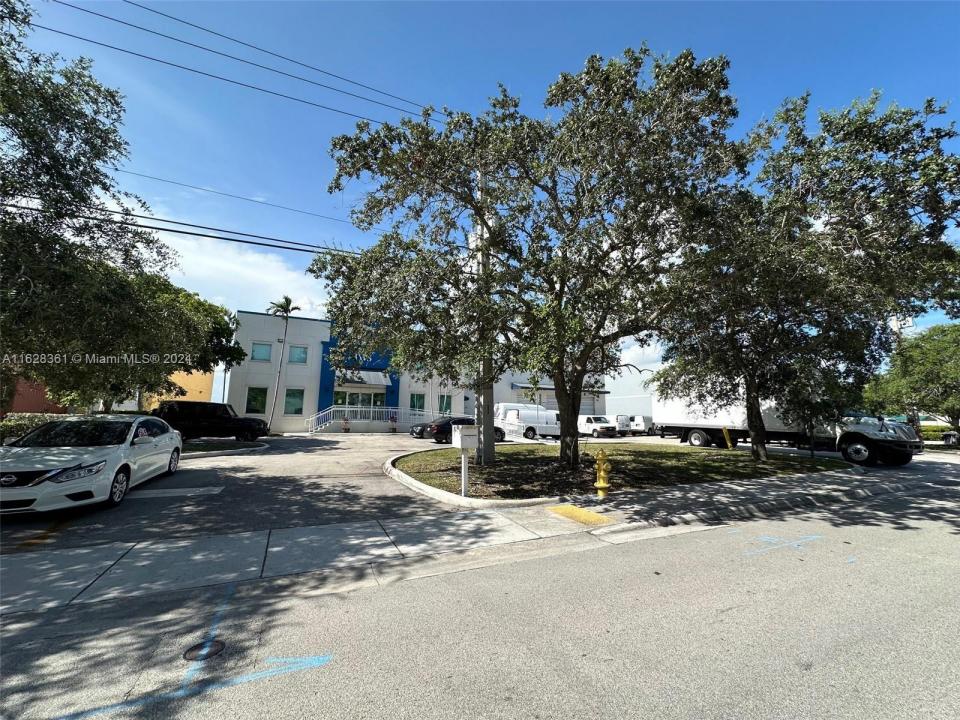 10815 NW 33rd St, Doral, Floryda 33172, USA