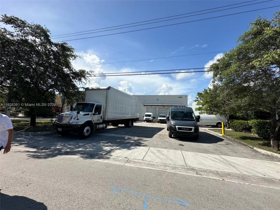 10815 NW 33rd St, Doral, Floryda 33172, USA