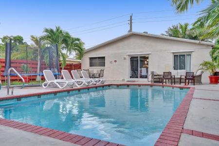 208 SW 2nd Ave, Hallandale Beach, Florida 33009, USA
