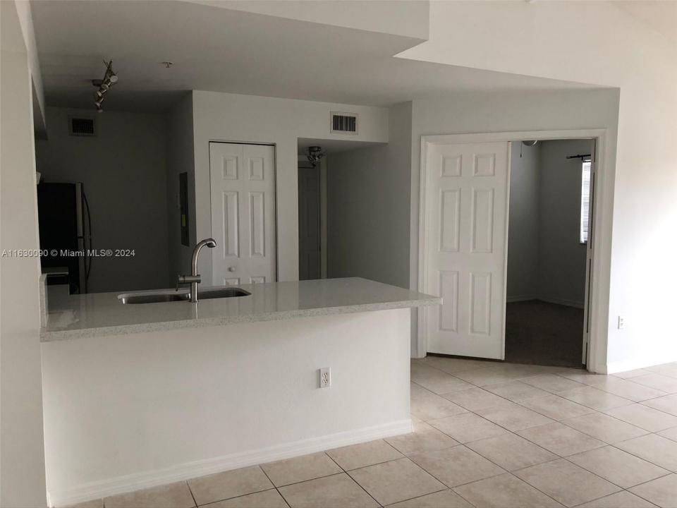 720 SW 111th Ave 307, Pembroke Pines, Florida 33025, HOA KỲ