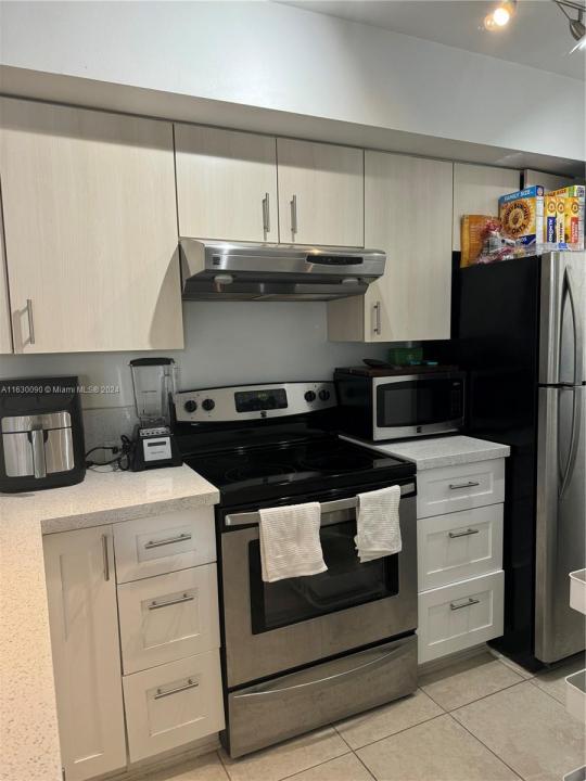 720 SW 111th Ave 307, Pembroke Pines, Florida 33025, HOA KỲ