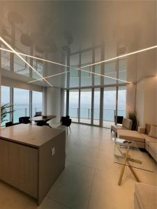 4111 S Ocean Dr 3002, Hollywood, Florida 33019, USA