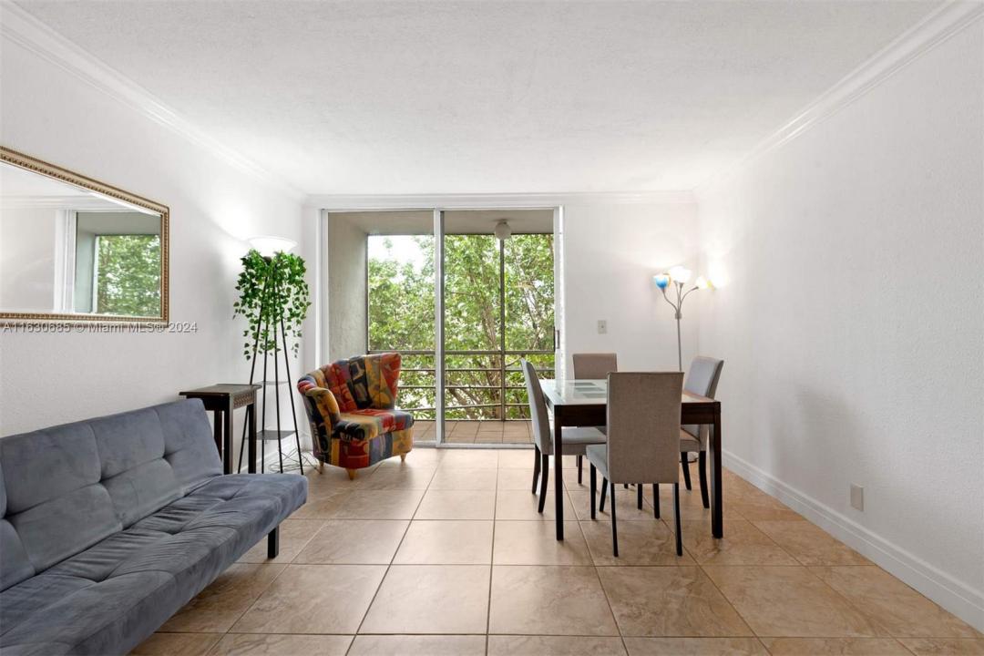 2935 NE 163rd St 3F, North Miami Beach, フロリダ 33160, アメリカ合衆国
