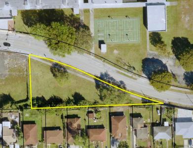 1895 NW 75 street, Miami, Florida 33147, USA