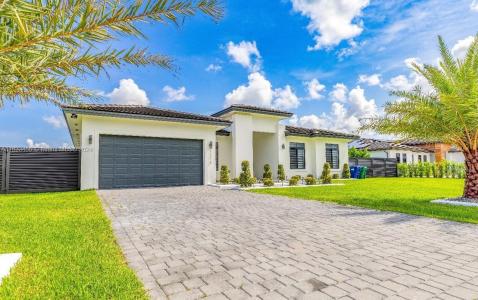 13218 SW 230th St, Miami, Florida 33170, USA