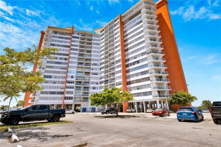 1351 NE Miami Gardens Dr 722E, Miami, Florida 33179, USA
