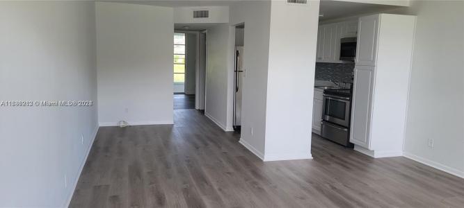 9061 Sunrise Lakes Blvd 116, Sunrise, Florida 33322, USA