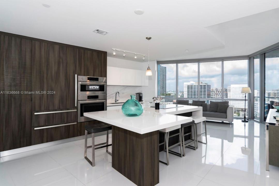 851 NE 1st Ave 1710, Miami, Floride 33132, États-Unis