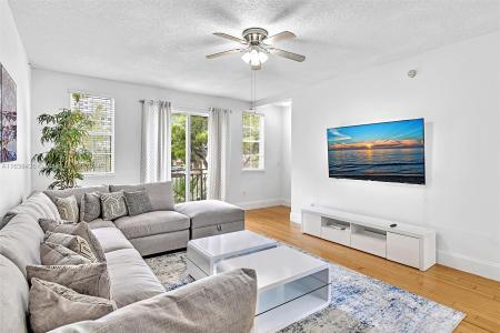 2069 S Ocean Dr TH17, Hallandale Beach, Florida 33009, USA