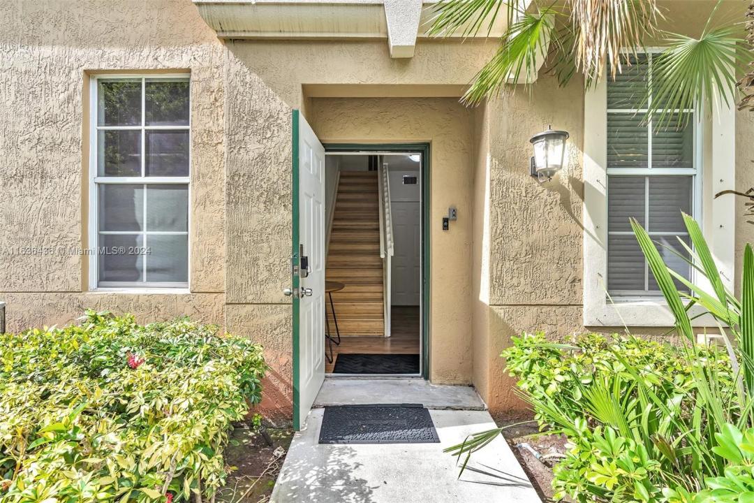2069 S Ocean Dr TH17, Hallandale Beach, Florida 33009