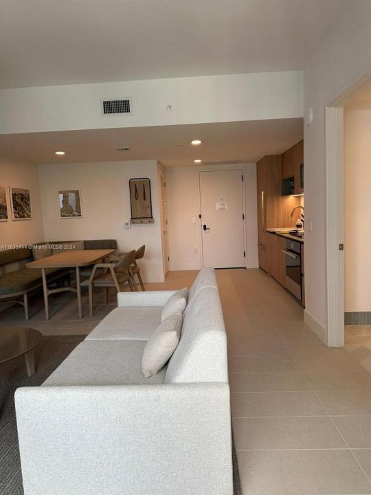 159 NE 6 th Street 3513, Miami, Florida 33132, Estados Unidos
