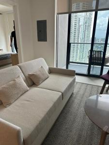 159 NE 6 th Street 3513, Miami, Florida 33132, USA