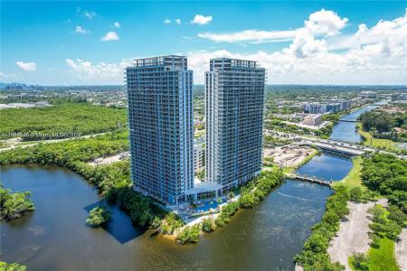 16385 Biscayne Blvd PH7, North Miami Beach, Florida 33160, USA