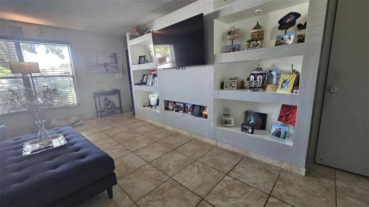 7501 Kimberly Blvd 104, North Lauderdale, Florida 33068, USA