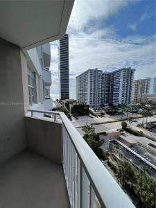 1985 S Ocean Dr 8L, Hallandale Beach, Florida 33009, USA