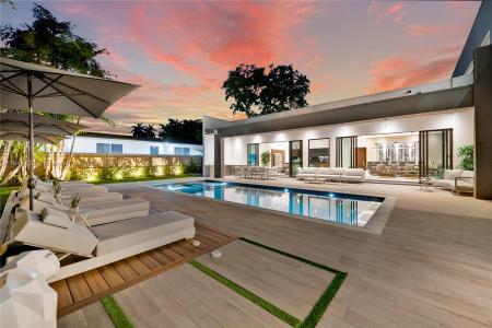 2110 NE 197th Ter, Miami, Florida 33179, USA