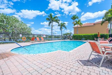 784 SW 106th Ave 1902, Pembroke Pines, Florida 33025, USA