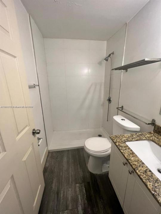 2500 NE 192nd St, Miami, Флорида 33180, Соединенные Штаты