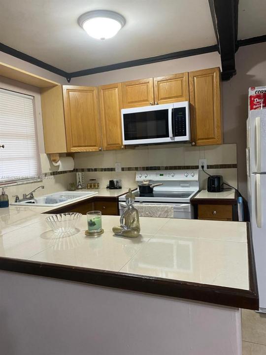 4050 NW 135th St 20-1, Opa-Locka, Florida 33054, Stati Uniti