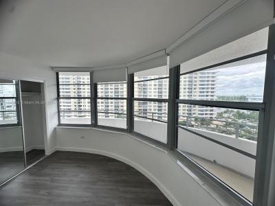 5555 Collins Ave 10B, Miami Beach, Florida 33140, USA