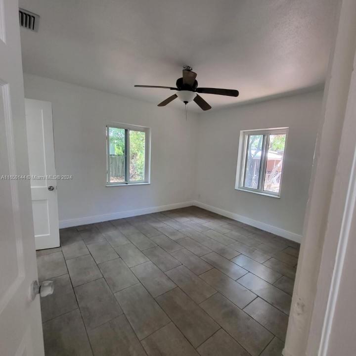 7710 NE 1st Ct, Miami, 佛罗里达州 33138, 美国