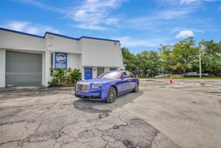 15221 NE 21st Ave, North Miami Beach, Florida 33162, USA