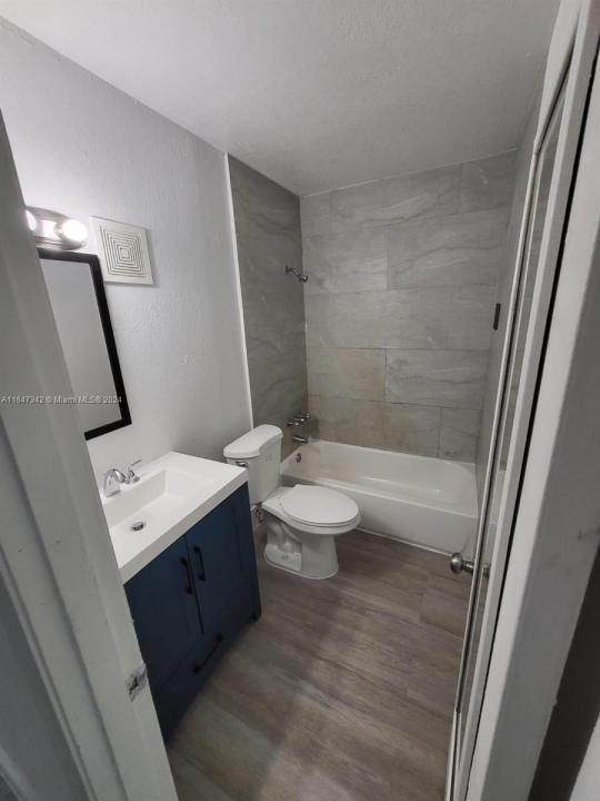 14100 NW 6th Ct 110, North Miami, פלורידה 33168, ארצות הברית של אמריקה 