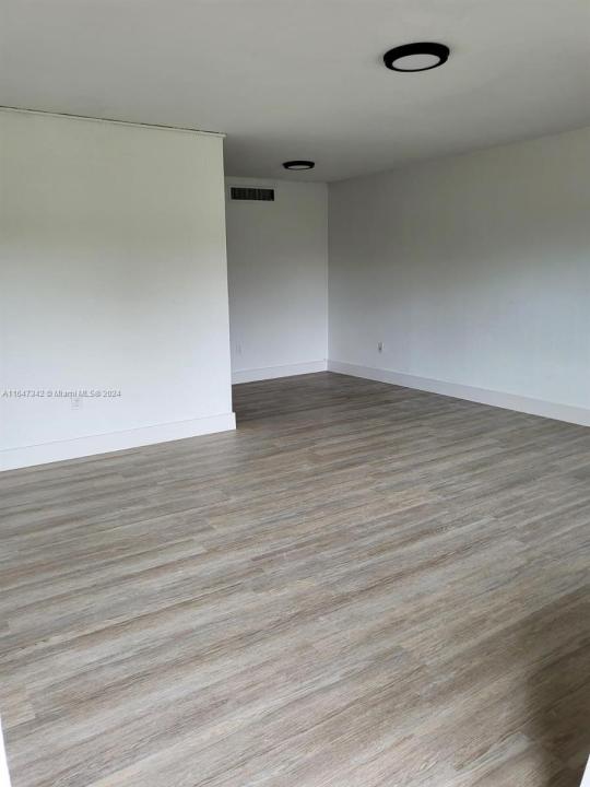 14100 NW 6th Ct 110, North Miami, פלורידה 33168, ארצות הברית של אמריקה 