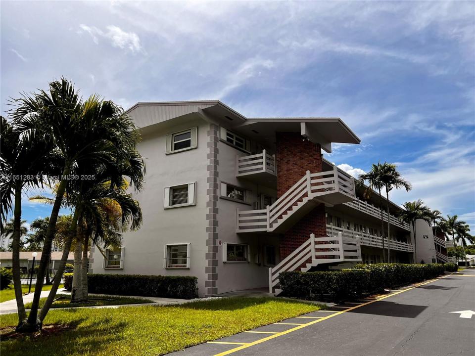 700 Layne Blvd 212, Hallandale Beach, Florida 33009