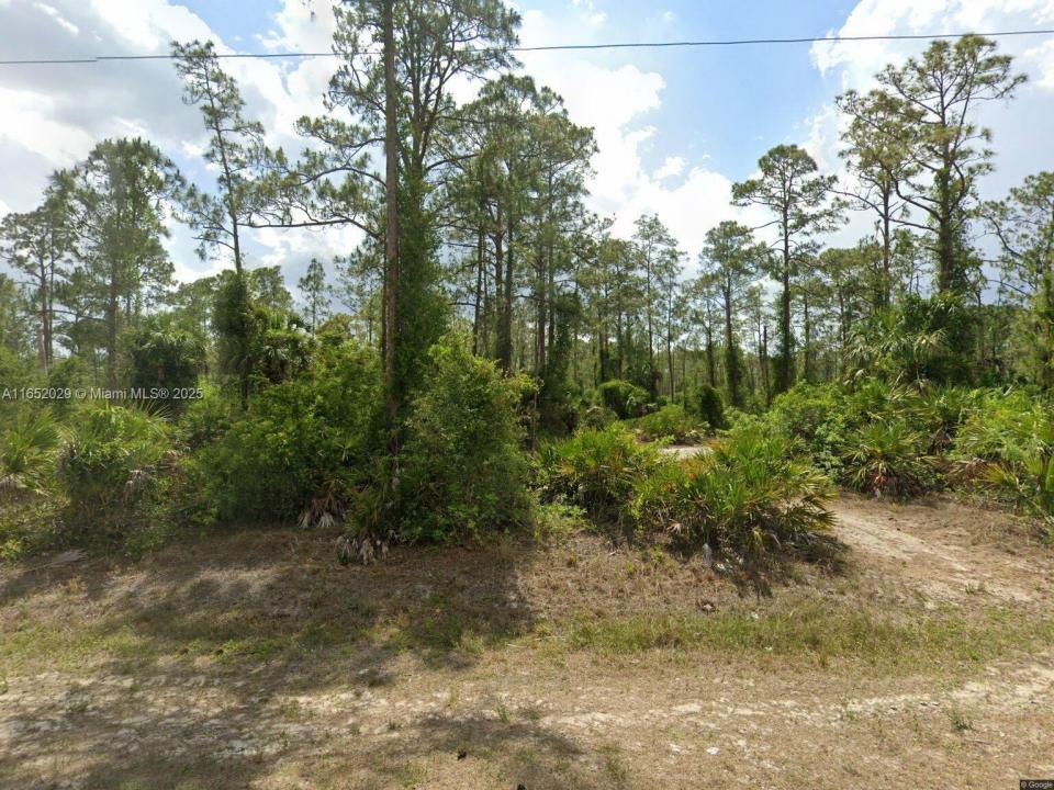 2121 Wellington Ave, Lehigh Acres, Floryda 33920, USA