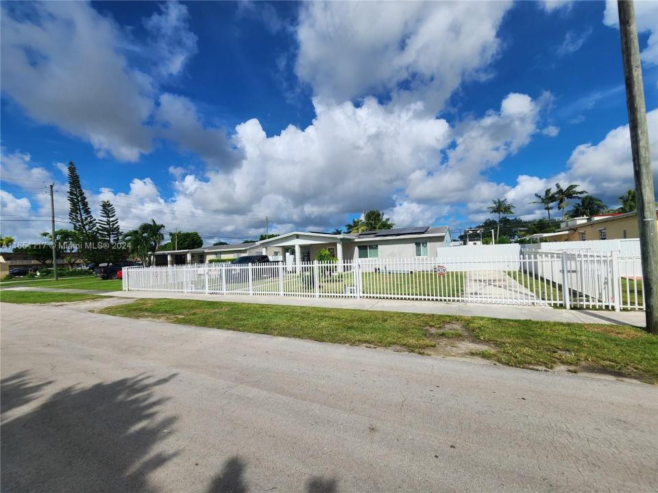 1025 NE 13th Ave, Homestead, Floride 33033, États-Unis