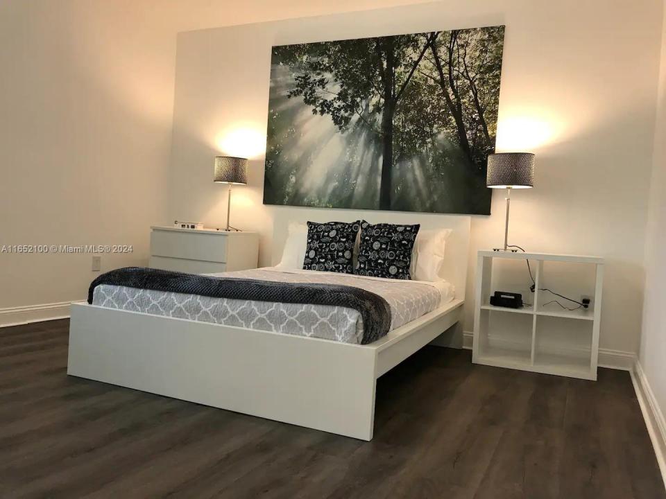 2615 Collins Ave 24, Miami Beach, Florida 33140, USA