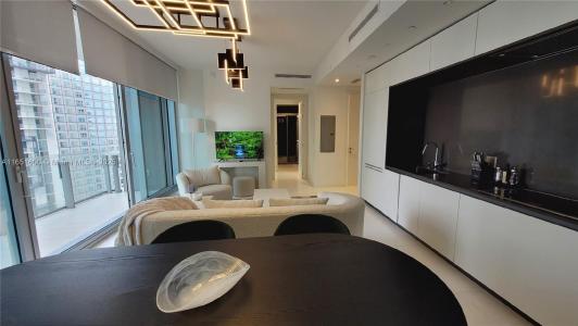 300 Biscayne Blvd Way 2908, Miami, Florida 33131, USA