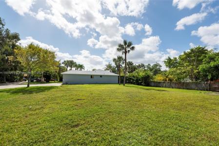 2449 SW 43 Ter, Fort Lauderdale, Florida 33317, USA