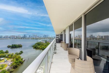 16385 Biscayne Blvd 2001, North Miami Beach, Florida 33160, USA