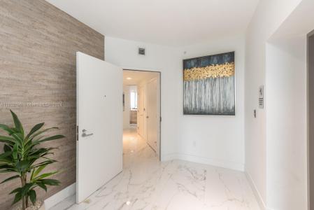 16385 Biscayne Blvd 2001, North Miami Beach, Florida 33160, USA