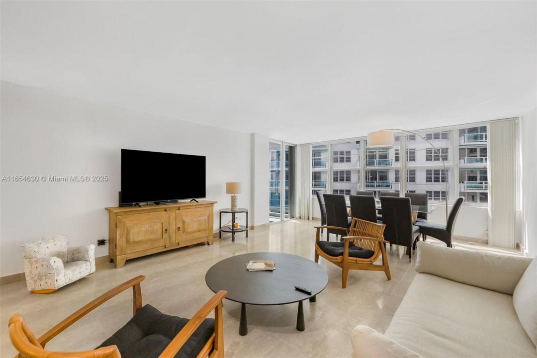 5151 Collins Ave 730 +DEN, Miami Beach, Florida 33140, USA