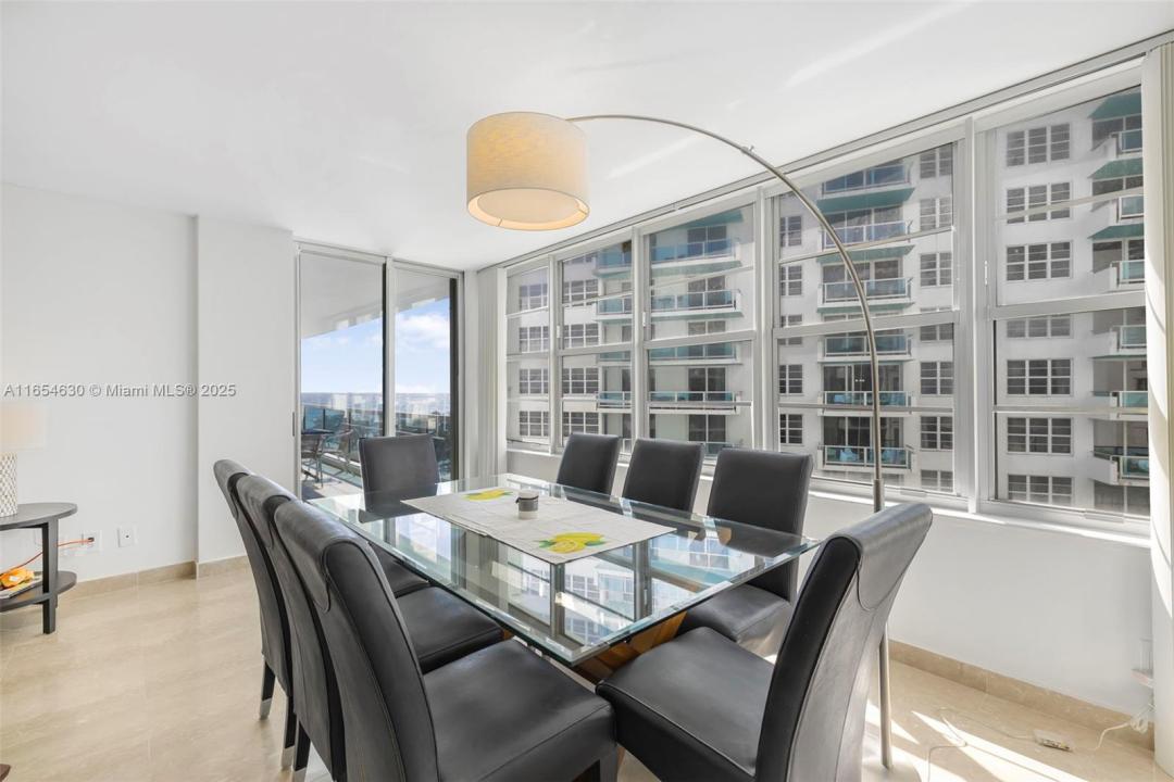 5151 Collins Ave 730 +DEN, Miami Beach, Florida 33140, USA