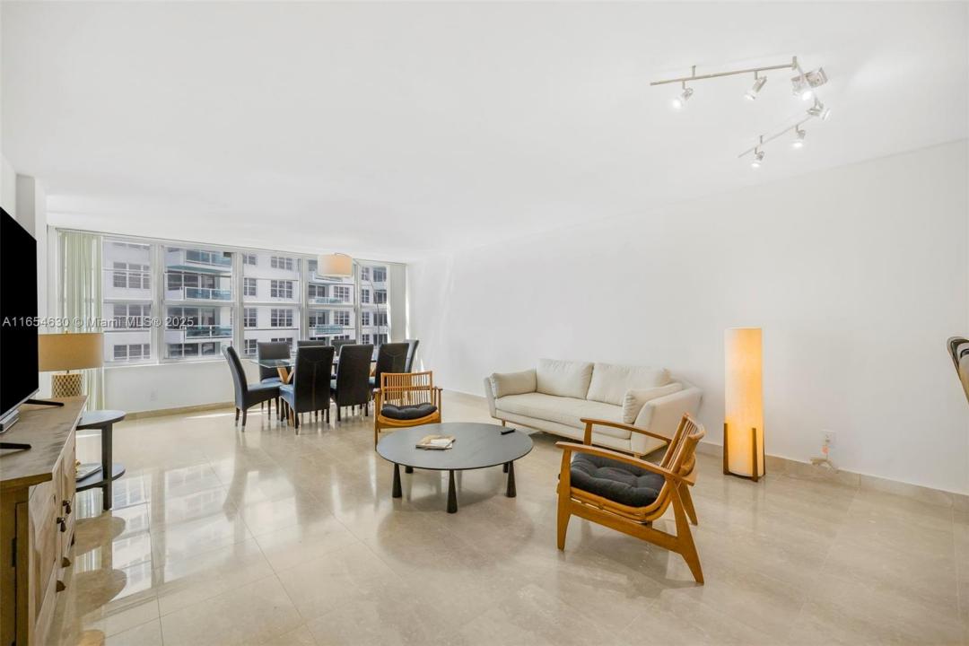 5151 Collins Ave 730 +DEN, Miami Beach, Florida 33140, USA