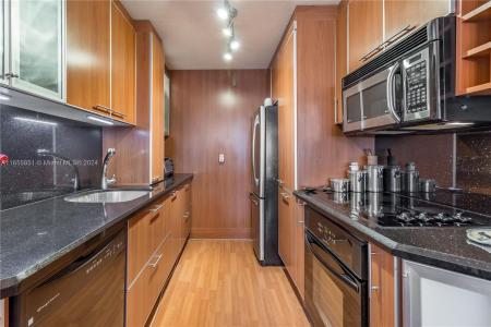 1670 Bay Rd 2E, Miami Beach, Florida 33139, USA