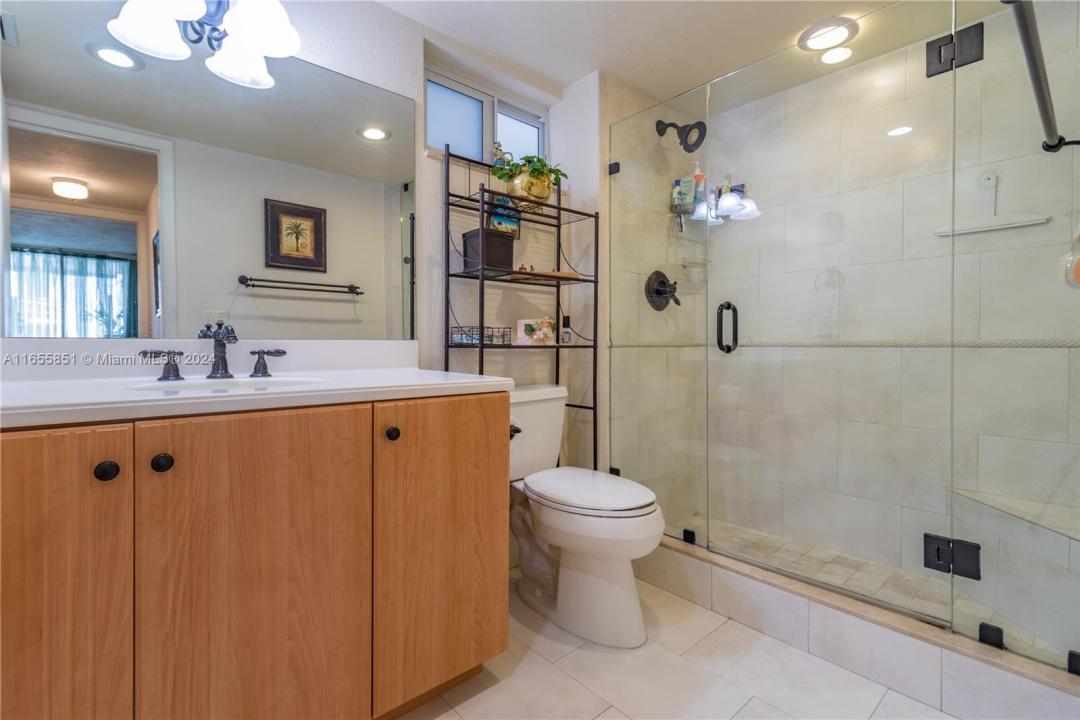 1670 Bay Rd 2E, Miami Beach, Florida 33139