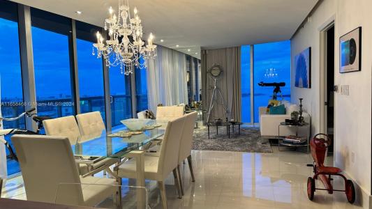 495 Brickell Ave 4902, Miami, Florida 33131, USA