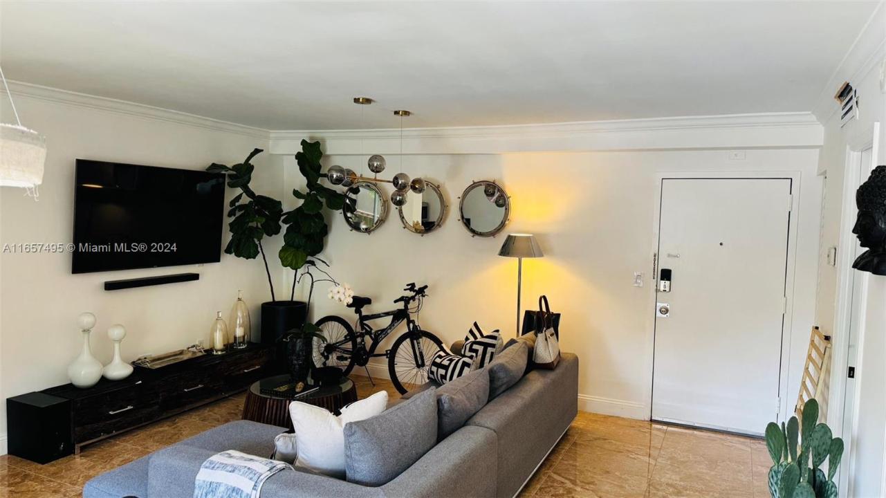 4713 NW 7th St 205-1, Miami, Floride 33126, États-Unis