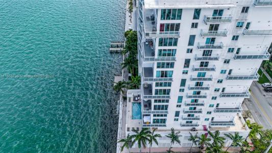 7939 East Dr 15, North Bay Village, Floride 33141, États-Unis